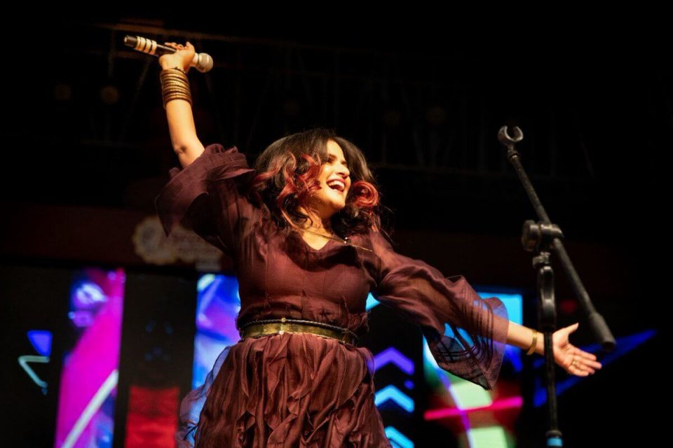 Singer Sona Mahapatra Recives Threat From ‘sufi Foundationtweets To Mumbai Police Hw News
