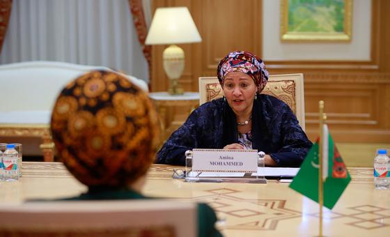 Deputy Secretary-General Amina Mohammed discusses with Gulshat Mammedova, Chairperson of the Mejlis of Turkmenistan, the transformational impact that women political leaders can have in their communities on the Sustainable Development Goals (SDGs).