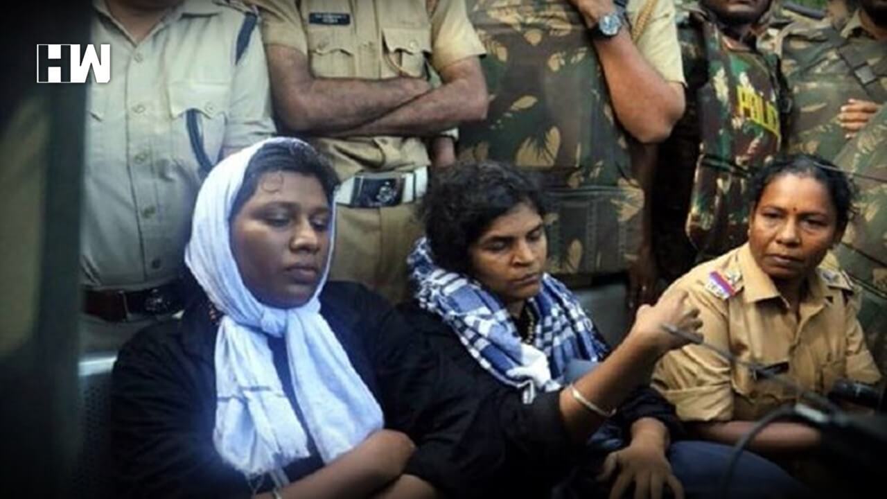 Historic Two Women Devotees Enter Sabarimala Temple For The First Time Since Sc Order Hw News 3986