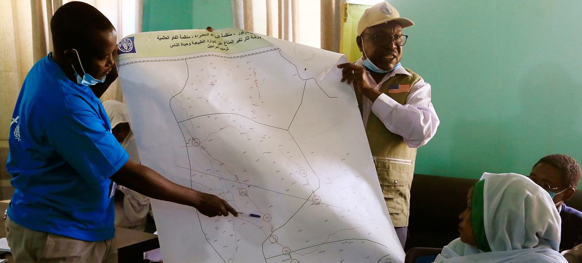 यासीन गांव, पूर्वी दारफुर, सूडान में एफएओ द्वारा मैप किए गए प्रवासी मार्गों और संघर्ष हॉटस्पॉट की प्रस्तुति।