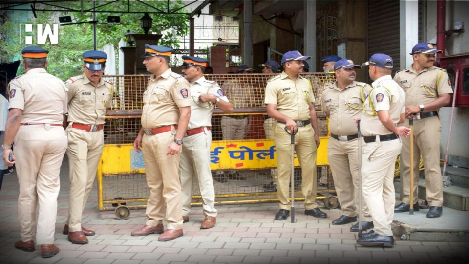 mumbai police caught gang conducting fake income tax raid