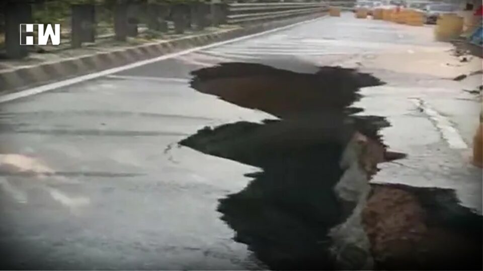 noida expressway sinkholes