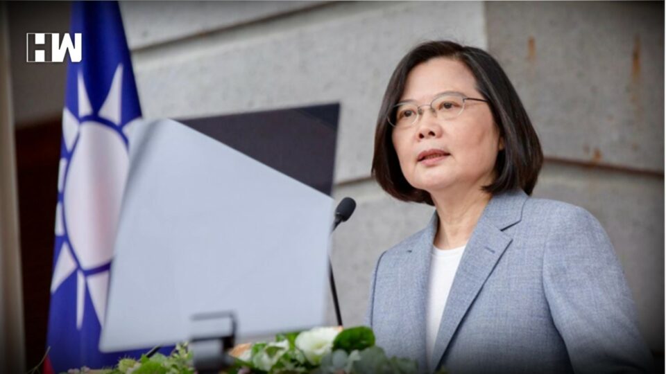 taiwan opposes china , hosting pelosi