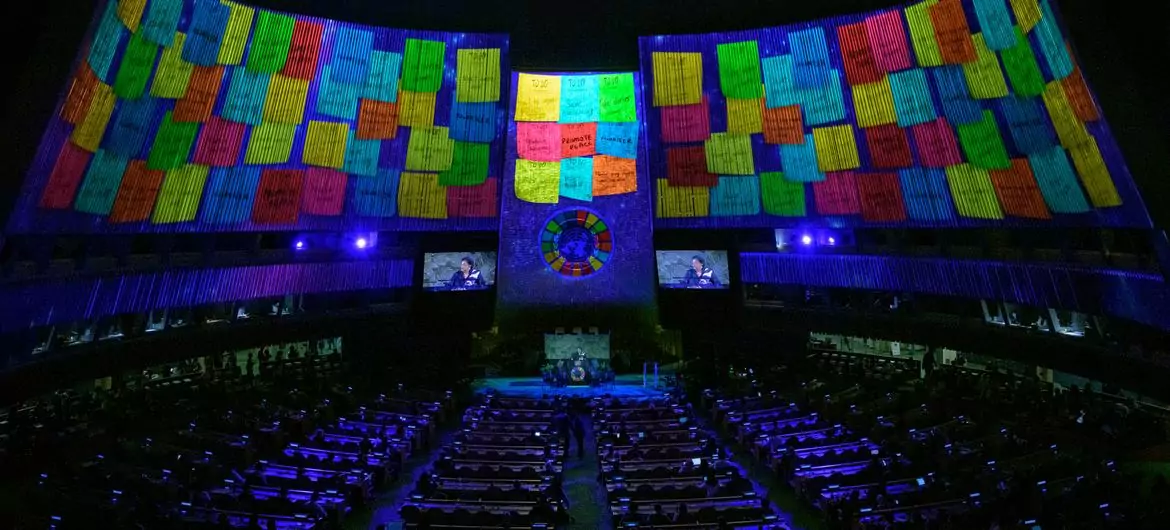 A wide view of projections in the General Assembly Hall as Prime Minister Mia Amor Mottley (on screen) of Barbados and SDG Advocate Co-Chair, addresses the SDG Moment 2022.