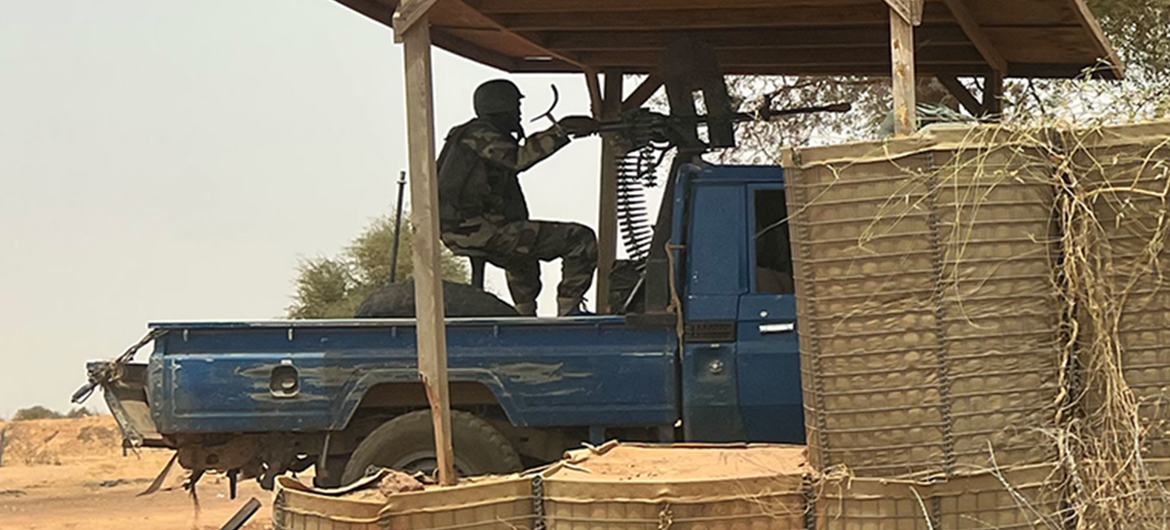 A Nigerien soldier guards a strategic location in Ouallam, Niger.