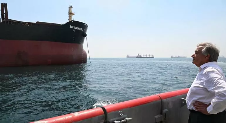 In Istanbul, UN Secretary-General António Guterres observes the WFP ship SSI Invincible 2, headed to Ukraine to pick up the largest cargo of grain yet exported under the Black Sea Grain Initiative. In Istanbul, UN Secretary-General António Guterres observes the WFP ship SSI Invincible 2, headed to Ukraine to pick up the largest cargo of grain yet exported under the Black Sea Grain Initiative.