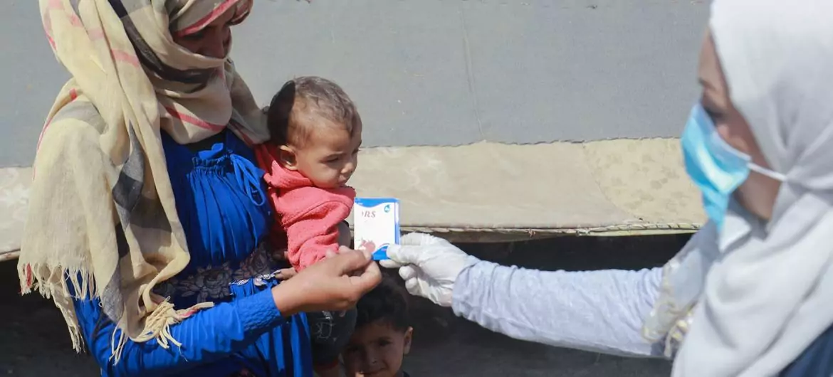 A mother in Raqqa city, Syria, collects medicine for her children suffering with diarrhoea and also receives instructions on how to sterilize water to guard against cholera. A mother in Raqqa city, Syria, collects medicine for her children suffering with diarrhoea and also receives instructions on how to sterilize water to guard against cholera.