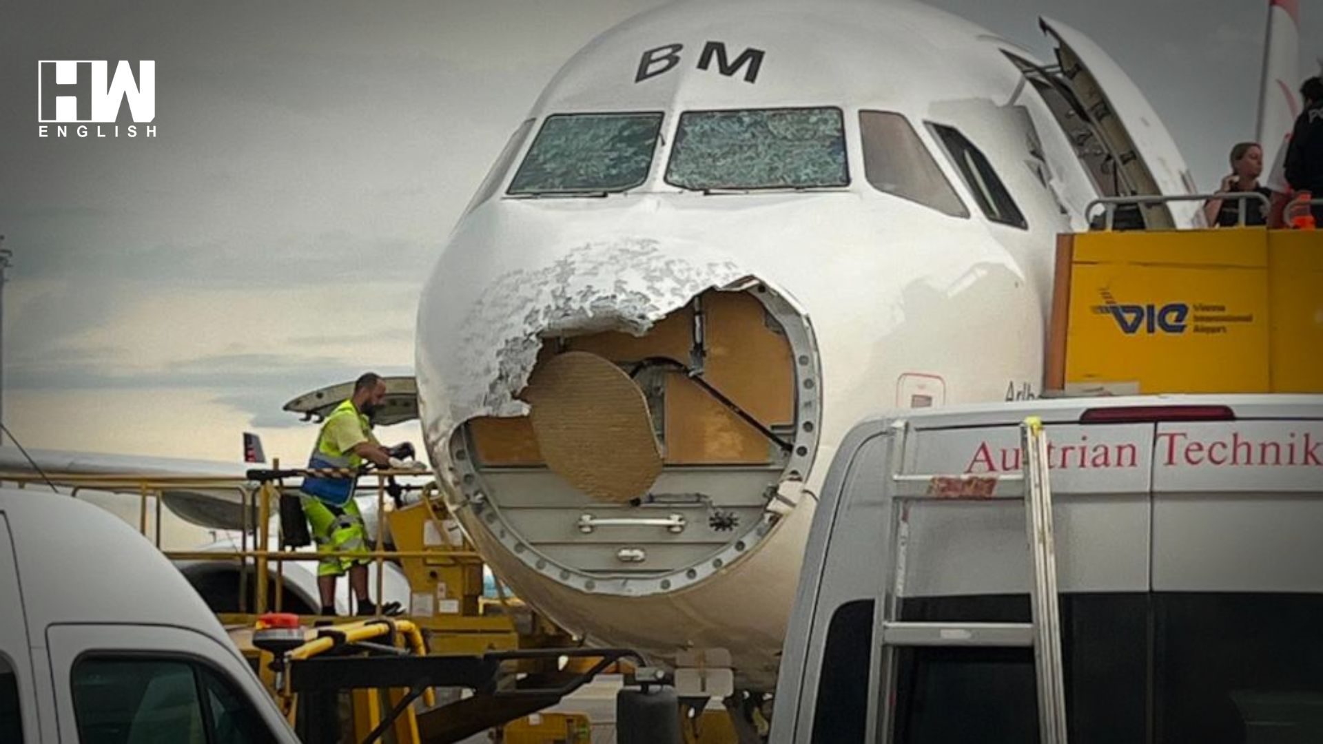 Hailstorm Damages Passenger Plane Approaching Vienna Airport - HW News ...